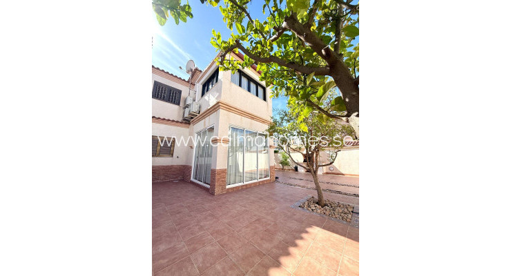 Villa - Sprzedaż - Torrevieja - Aguas Nuevas