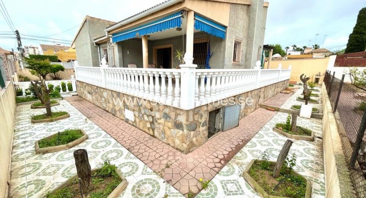 Villa - Sprzedaż - Torrevieja - Centro
