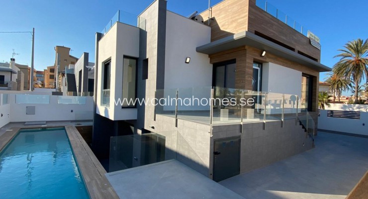 Villa - Sprzedaż - Torrevieja - La Mata pueblo