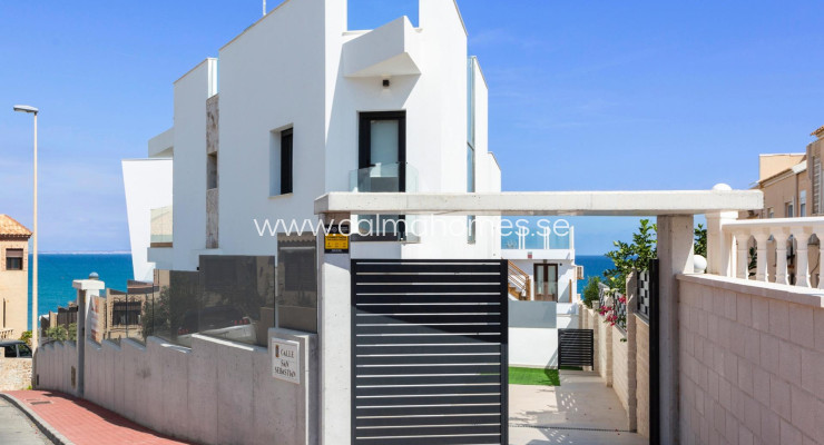 Villa - Sprzedaż - Torrevieja - La Mata