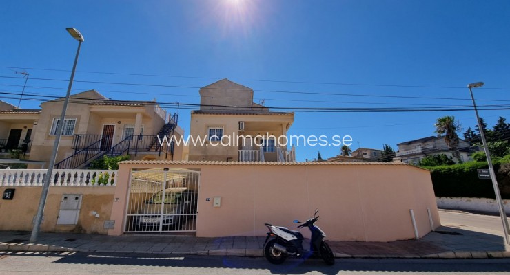Villa - Sprzedaż - Torrevieja - Los Balcones