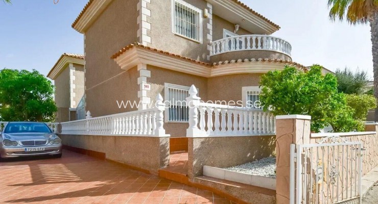 Villa - Sprzedaż - Torrevieja - Punta Prima