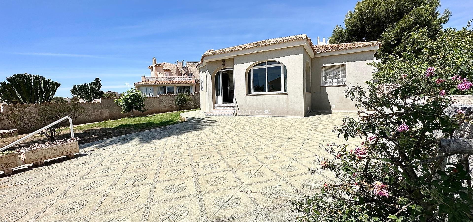 Resale - Villa -
Orihuela Costa - Lomas de Cabo Roig