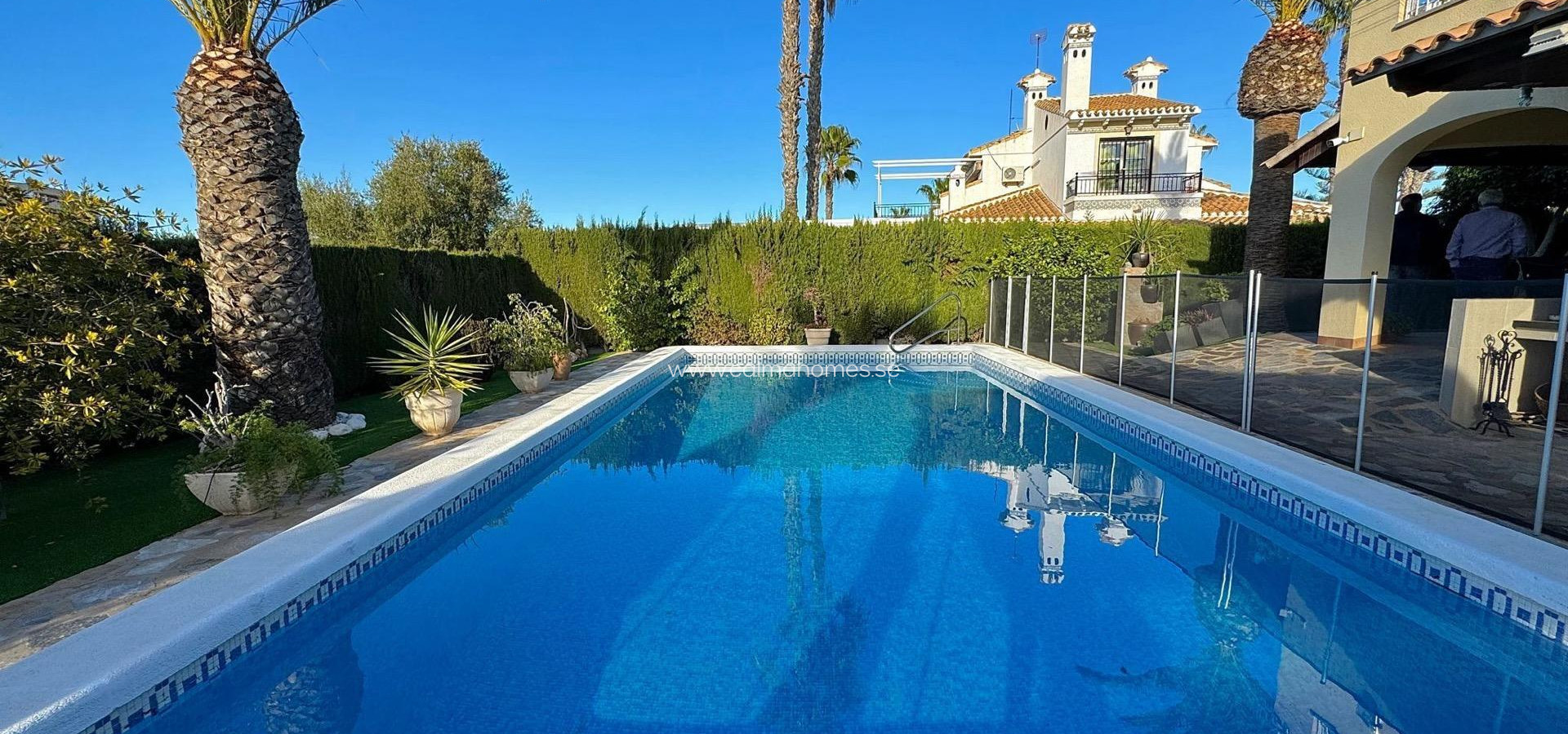 Resale - Villa -
Cabo Roig