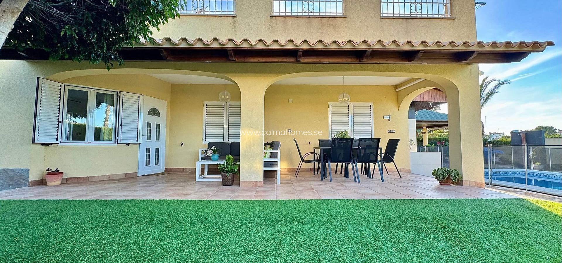 Resale - Villa -
Cabo Roig