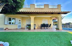 Resale - Villa -
Cabo Roig