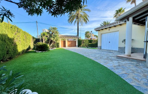 Resale - Villa -
Cabo Roig