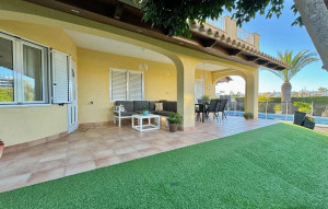 Resale - Villa -
Cabo Roig