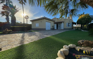 Resale - Villa -
Cabo Roig