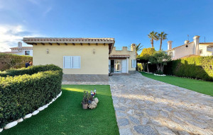 Resale - Villa -
Cabo Roig