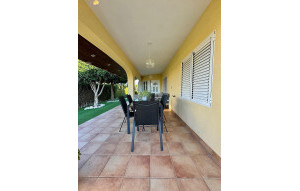 Resale - Villa -
Cabo Roig