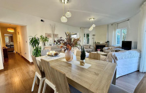 Resale - Villa -
Cabo Roig