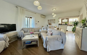 Resale - Villa -
Cabo Roig