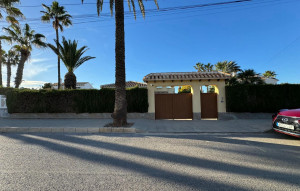 Resale - Villa -
Cabo Roig