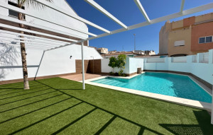 Resale - Bungalow -
Pilar de la Horadada