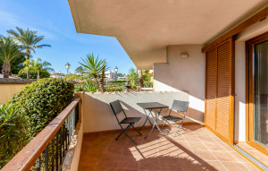 Resale - Apartment -
Punta Prima