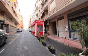Sprzedaż - Commercial Unit -
Torrevieja - Playa de los Locos