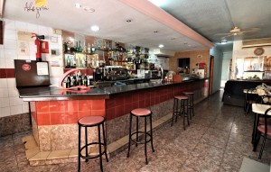 Sprzedaż - Commercial Unit -
Torrevieja - Habaneras