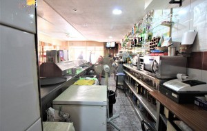 Sprzedaż - Commercial Unit -
Torrevieja - Habaneras