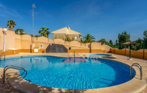 Resale - Bungalow -
Los Balcones