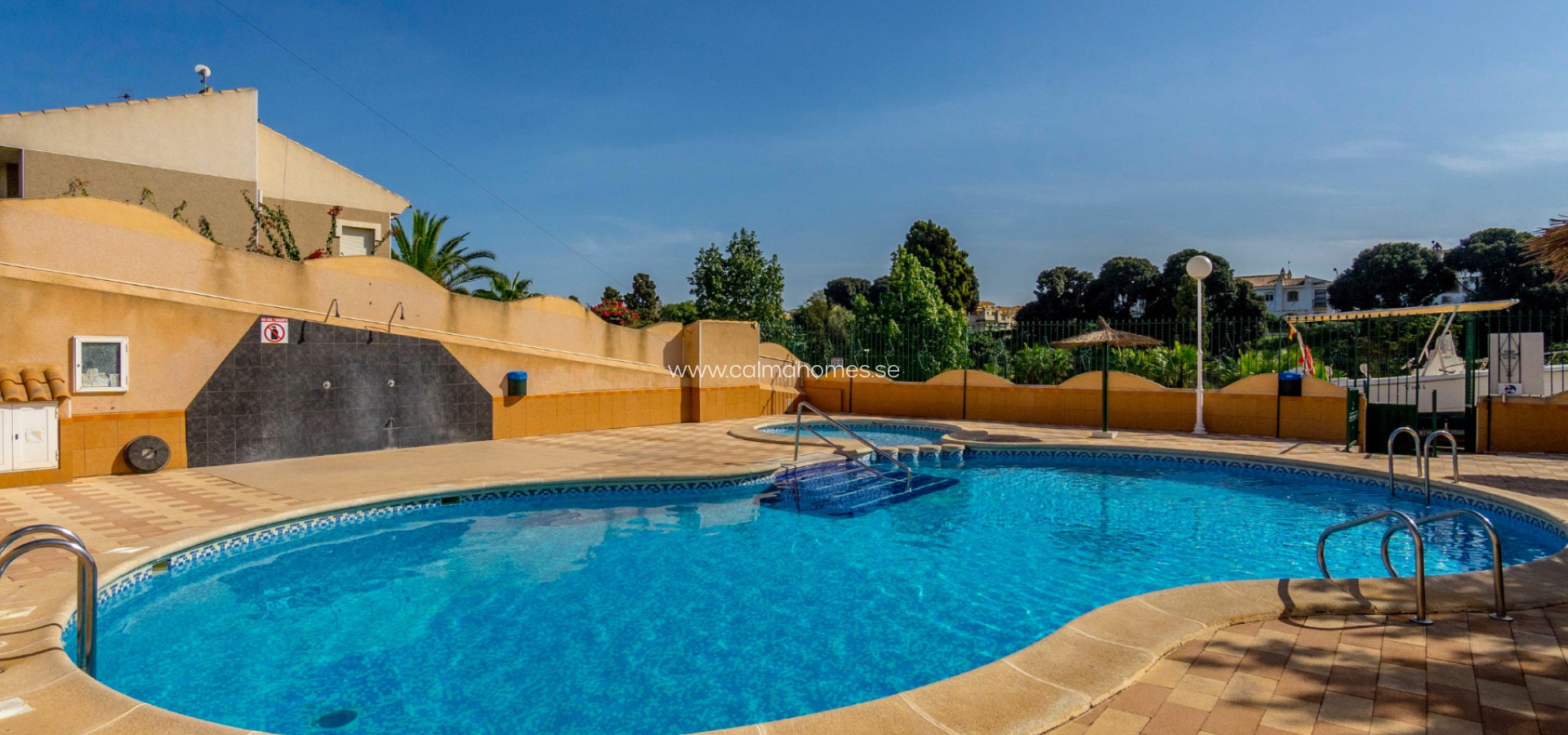 Resale - Bungalow -
Los Balcones